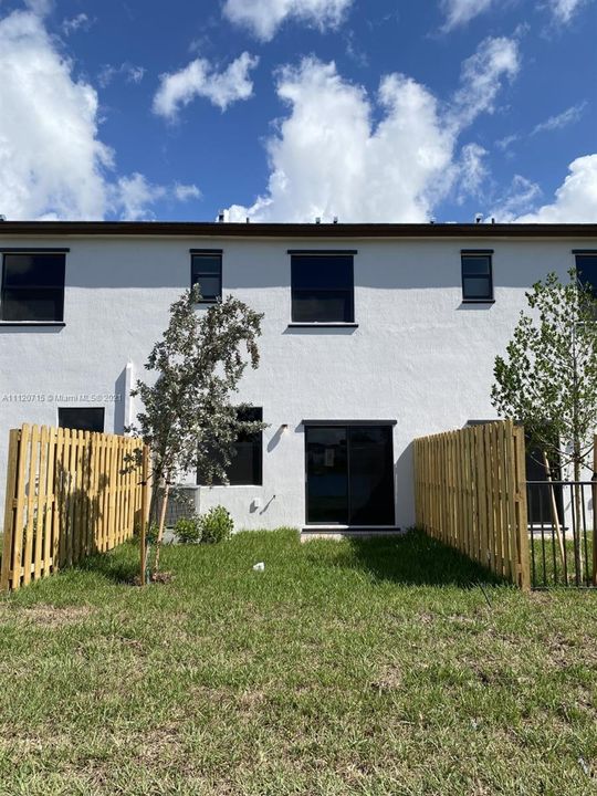 Recently Rented: $2,600 (3 beds, 2 baths, 1668 Square Feet)