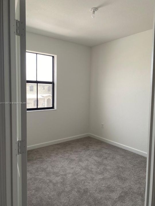 Recently Rented: $2,600 (3 beds, 2 baths, 1668 Square Feet)