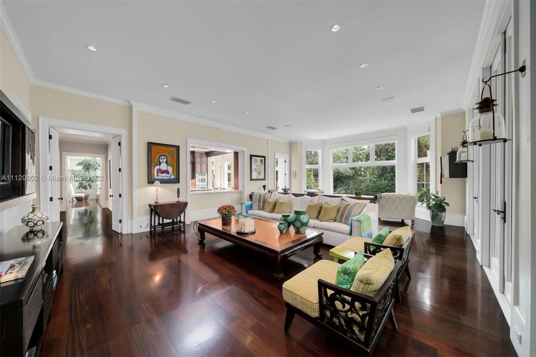 Recently Sold: $10,950,000 (8 beds, 6 baths, 11614 Square Feet)