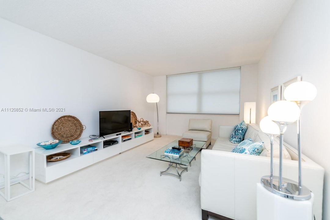 Recently Sold: $398,000 (1 beds, 2 baths, 848 Square Feet)