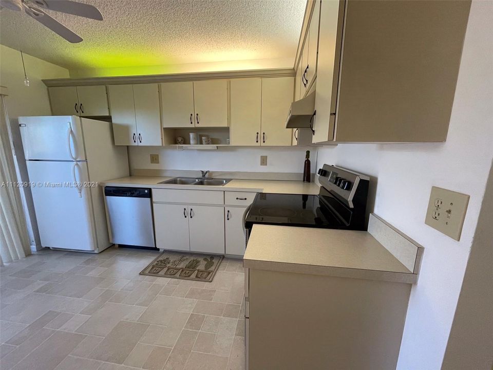 Recently Rented: $2,800 (2 beds, 2 baths, 1026 Square Feet)