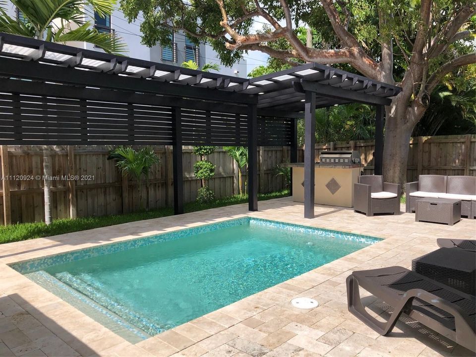 Recently Sold: $1,295,000 (3 beds, 2 baths, 2100 Square Feet)