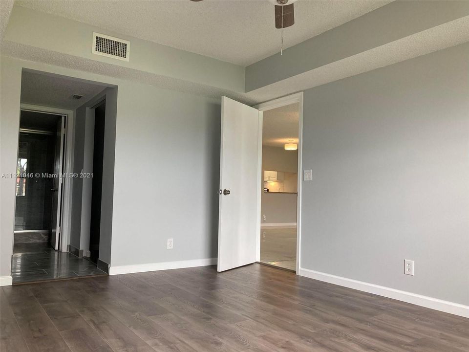 Recently Sold: $284,000 (2 beds, 2 baths, 1100 Square Feet)