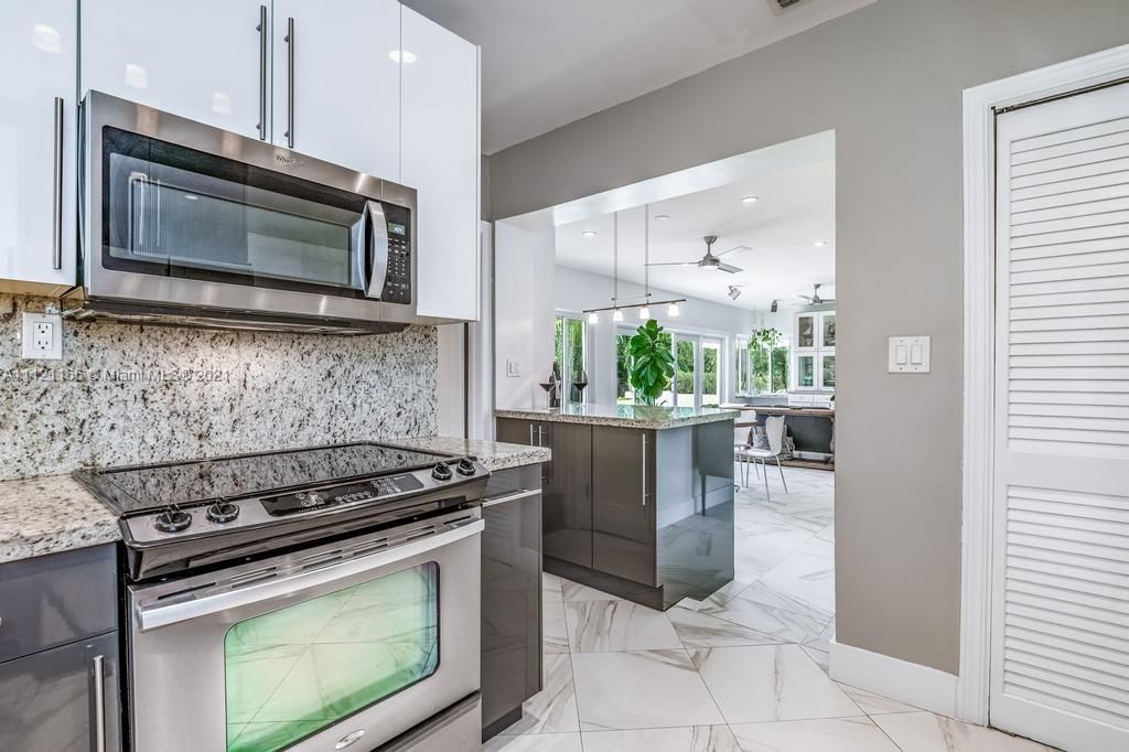 Recently Sold: $1,200,000 (3 beds, 3 baths, 1957 Square Feet)