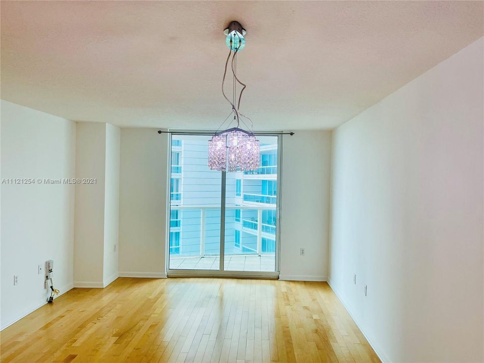 Recently Sold: $360,000 (1 beds, 1 baths, 791 Square Feet)