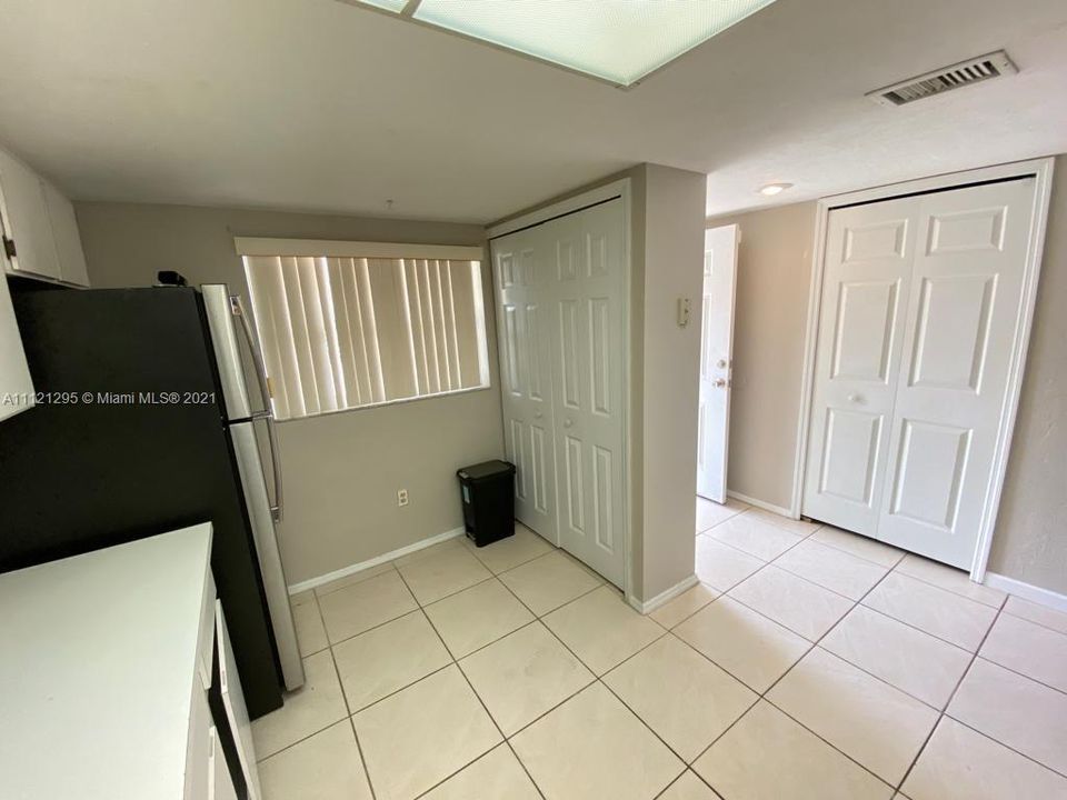 Recently Rented: $1,750 (2 beds, 2 baths, 1201 Square Feet)