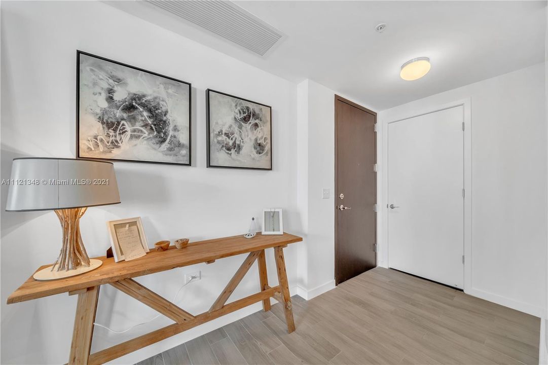 Recently Sold: $525,000 (2 beds, 2 baths, 1064 Square Feet)