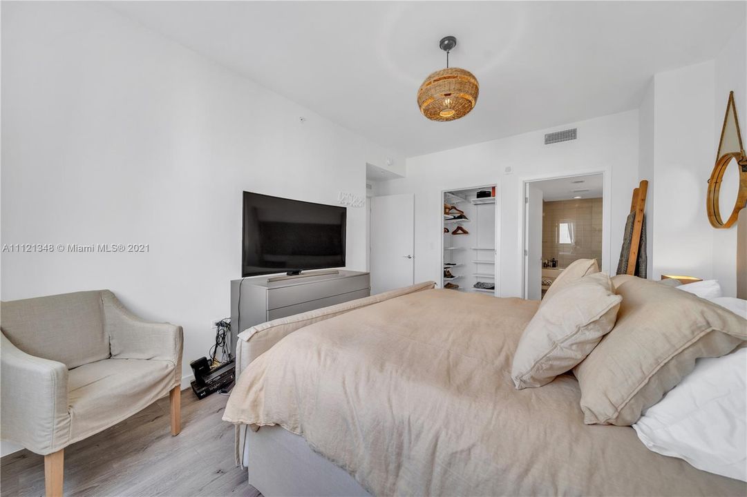 Recently Sold: $525,000 (2 beds, 2 baths, 1064 Square Feet)