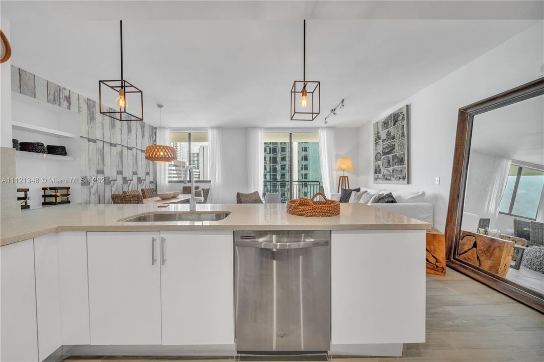 Recently Sold: $525,000 (2 beds, 2 baths, 1064 Square Feet)