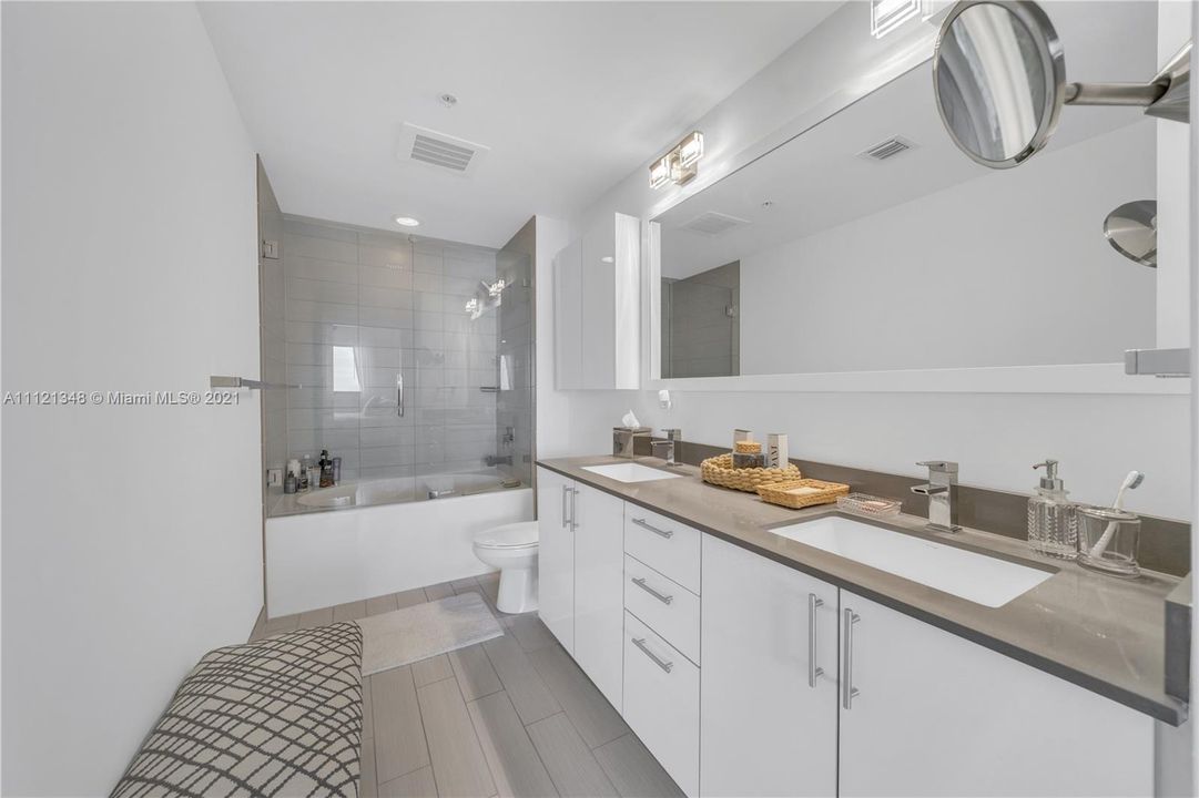 Recently Sold: $525,000 (2 beds, 2 baths, 1064 Square Feet)