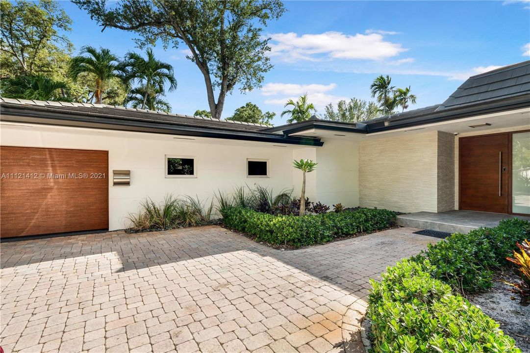 Recently Sold: $1,499,000 (6 beds, 5 baths, 4249 Square Feet)