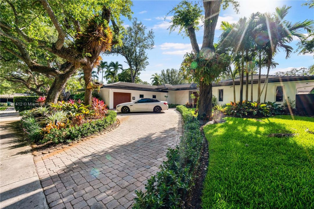 Recently Sold: $1,499,000 (6 beds, 5 baths, 4249 Square Feet)