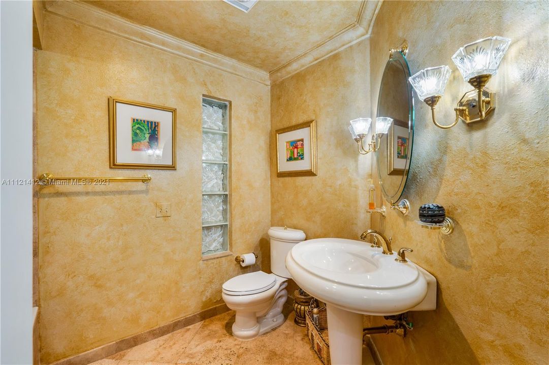 最近售出: $1,499,000 (6 贝兹, 5 浴室, 4249 平方英尺)