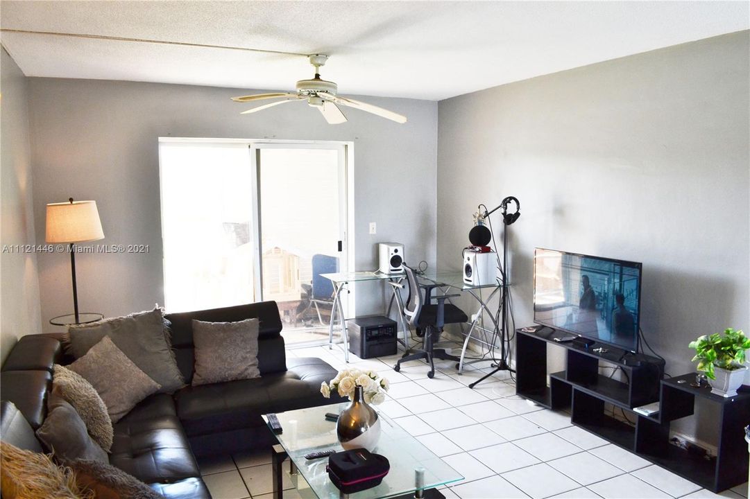 Recently Sold: $90,000 (1 beds, 1 baths, 675 Square Feet)