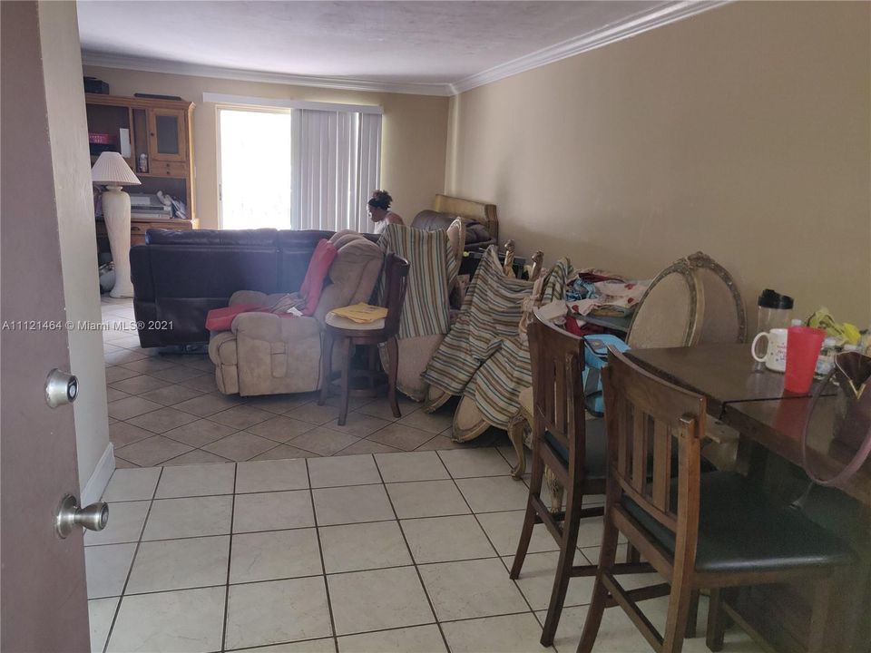 Recently Sold: $102,000 (2 beds, 2 baths, 978 Square Feet)