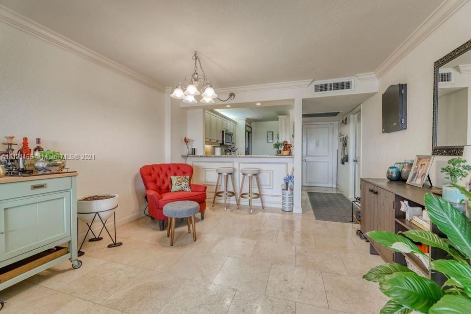 Recently Sold: $325,000 (2 beds, 2 baths, 1095 Square Feet)