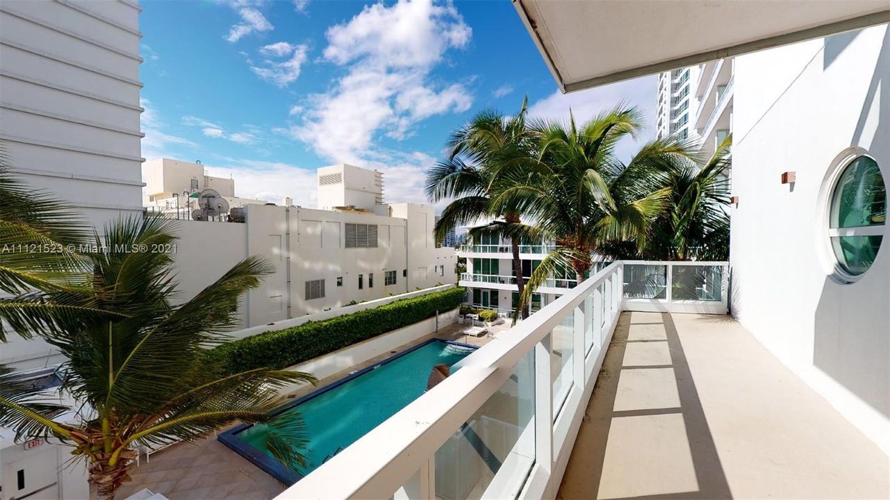 Recently Sold: $1,525,000 (1 beds, 1 baths, 940 Square Feet)