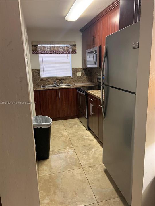 Recently Rented: $1,300 (1 beds, 1 baths, 0 Square Feet)
