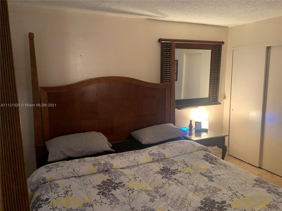 Recently Rented: $1,300 (1 beds, 1 baths, 0 Square Feet)