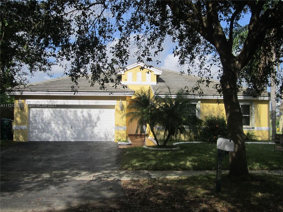 Recently Sold: $440,000 (3 beds, 2 baths, 1753 Square Feet)