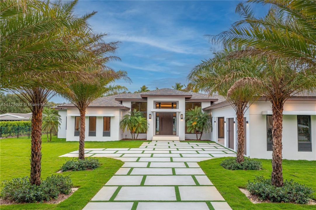 Recently Sold: $5,950,000 (7 beds, 7 baths, 6679 Square Feet)