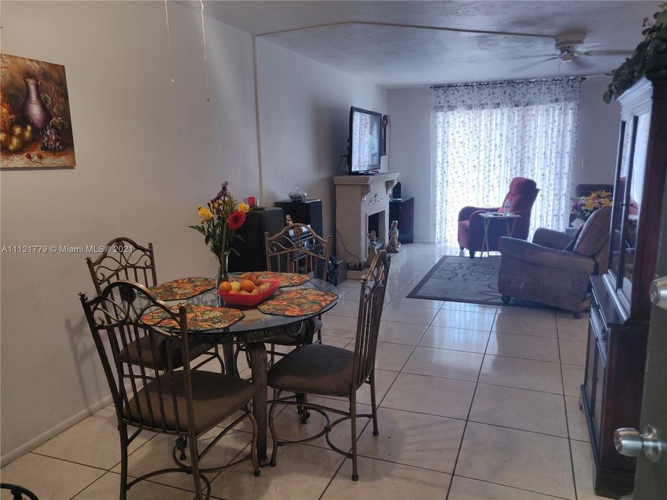 Recently Sold: $97,000 (2 beds, 2 baths, 978 Square Feet)