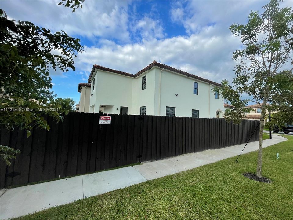 Recently Sold: $489,900 (5 beds, 2 baths, 2504 Square Feet)