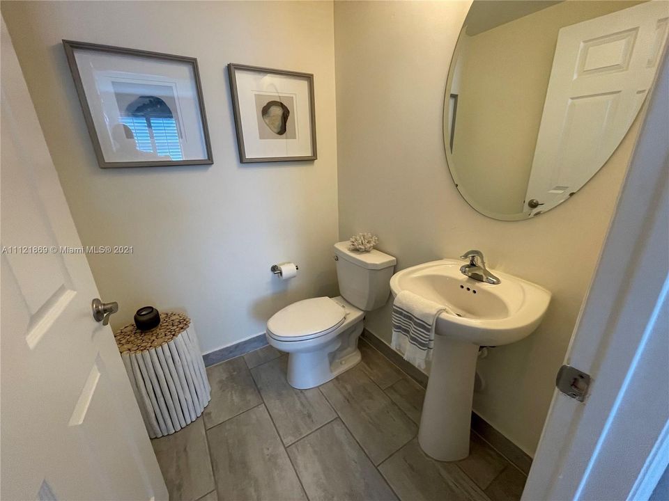 Recently Sold: $489,900 (5 beds, 2 baths, 2504 Square Feet)