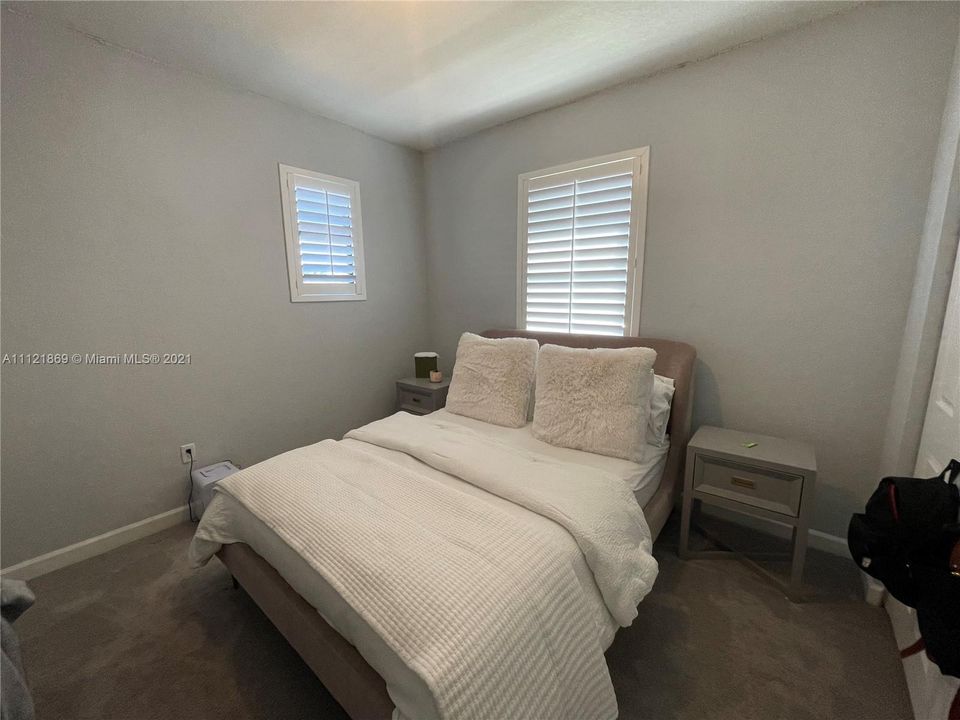 Recently Sold: $489,900 (5 beds, 2 baths, 2504 Square Feet)