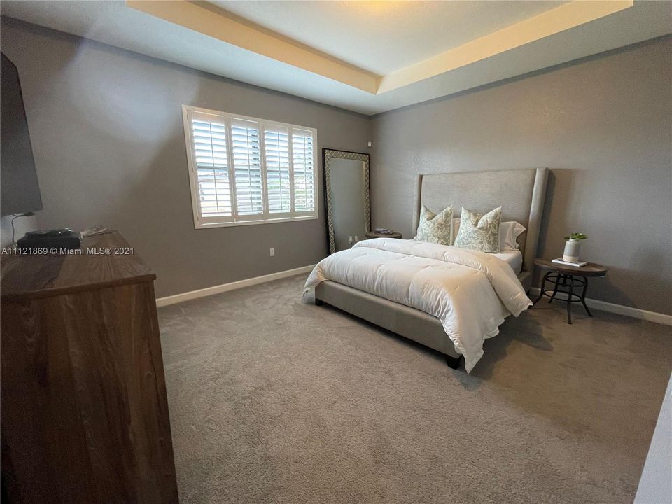 Recently Sold: $489,900 (5 beds, 2 baths, 2504 Square Feet)