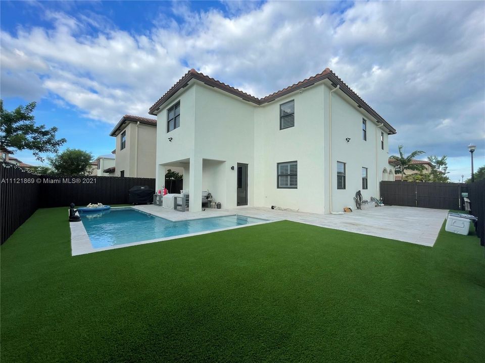 Recently Sold: $489,900 (5 beds, 2 baths, 2504 Square Feet)