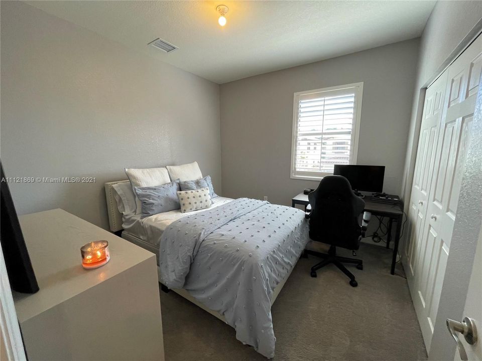 Recently Sold: $489,900 (5 beds, 2 baths, 2504 Square Feet)