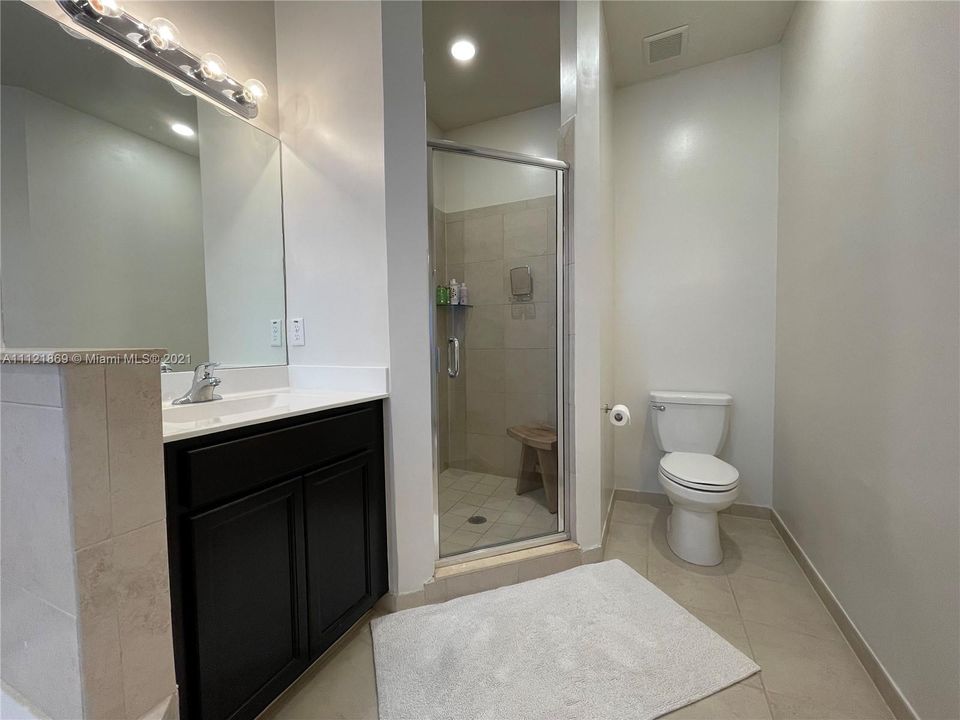 Recently Sold: $489,900 (5 beds, 2 baths, 2504 Square Feet)