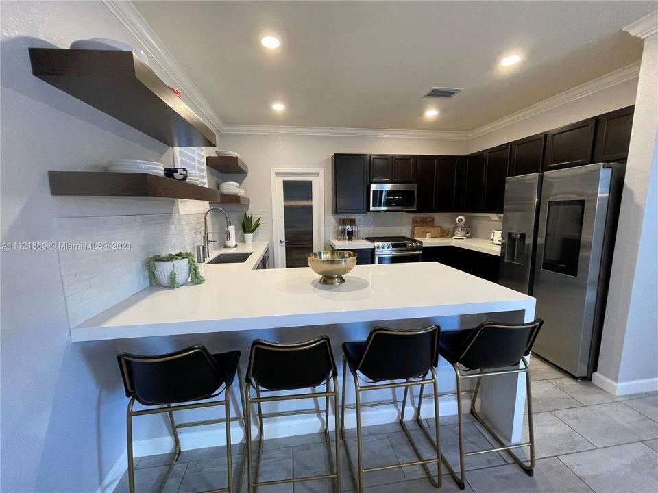 Recently Sold: $489,900 (5 beds, 2 baths, 2504 Square Feet)