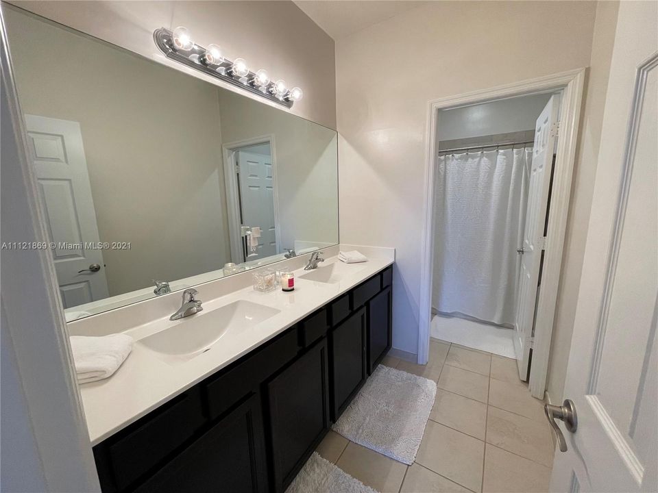 Recently Sold: $489,900 (5 beds, 2 baths, 2504 Square Feet)