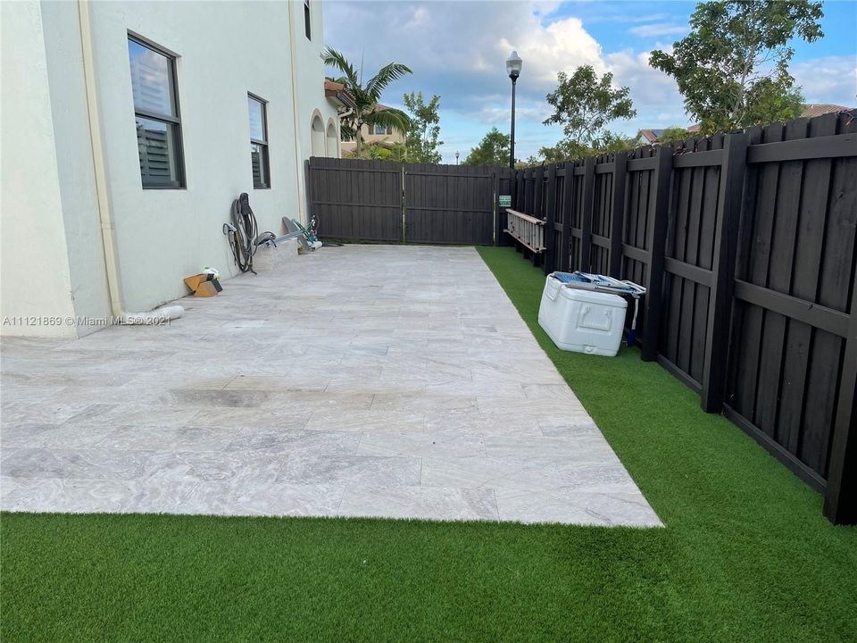 Recently Sold: $489,900 (5 beds, 2 baths, 2504 Square Feet)