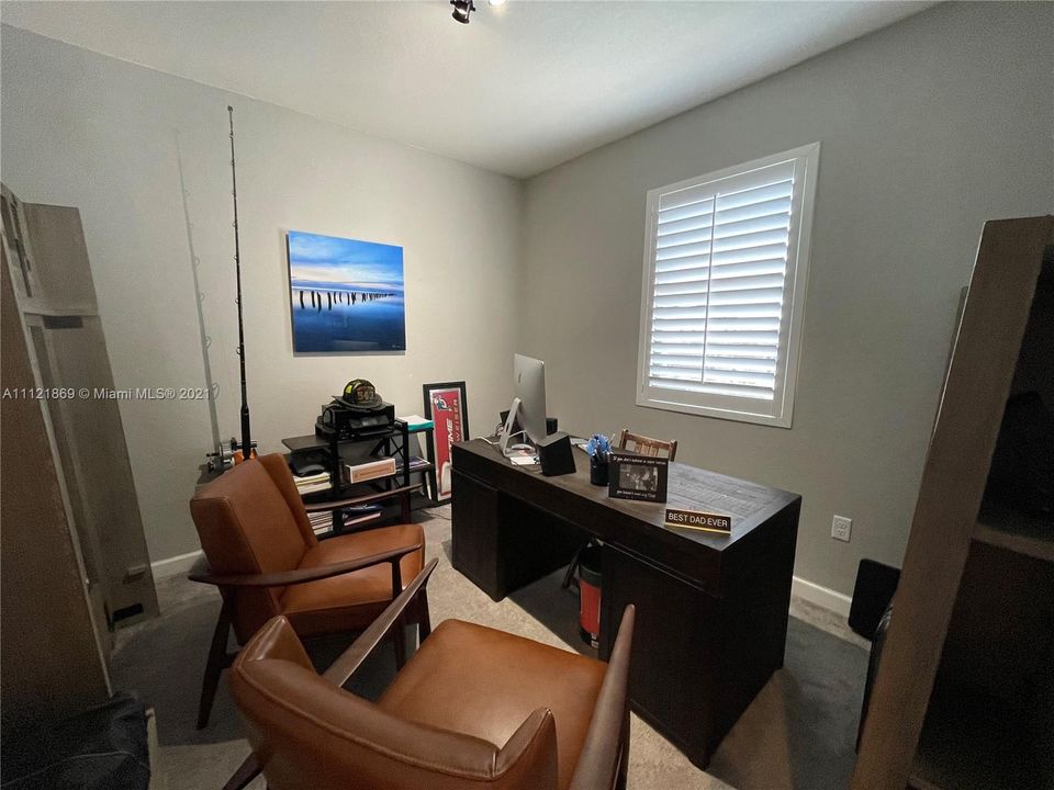 Recently Sold: $489,900 (5 beds, 2 baths, 2504 Square Feet)