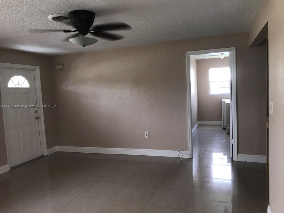 Recently Rented: $2,500 (4 beds, 2 baths, 1481 Square Feet)