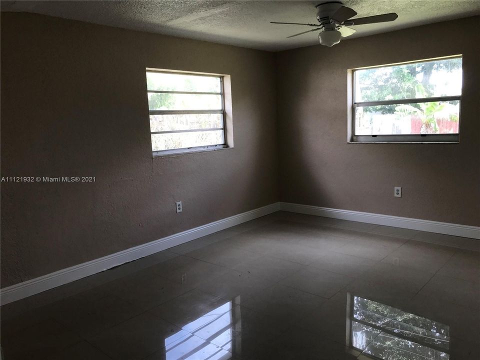 Recently Rented: $2,500 (4 beds, 2 baths, 1481 Square Feet)