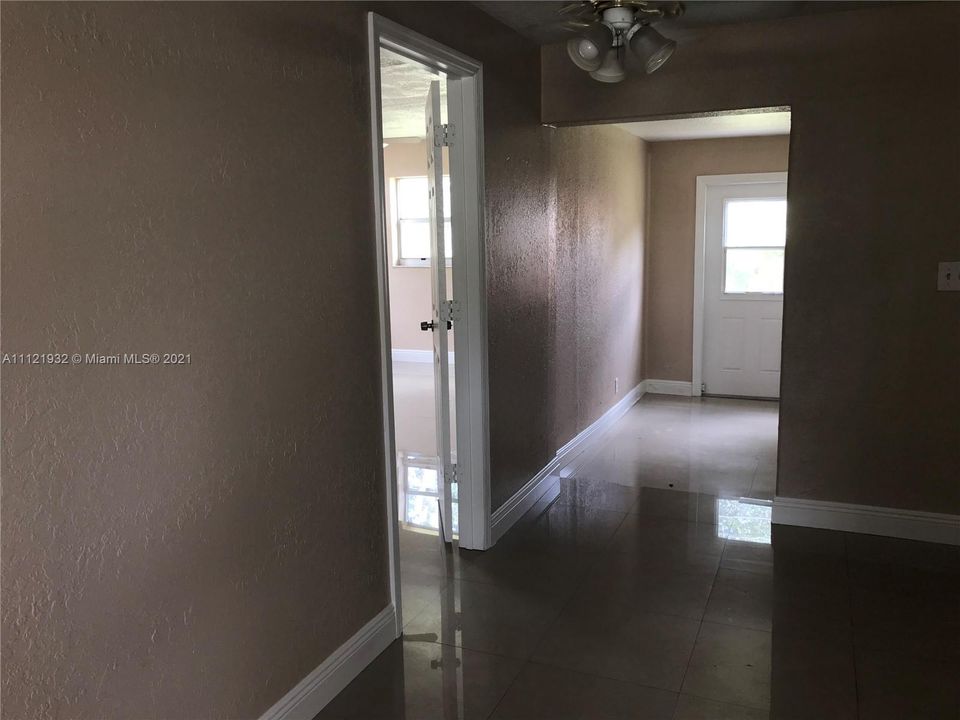 Recently Rented: $2,500 (4 beds, 2 baths, 1481 Square Feet)