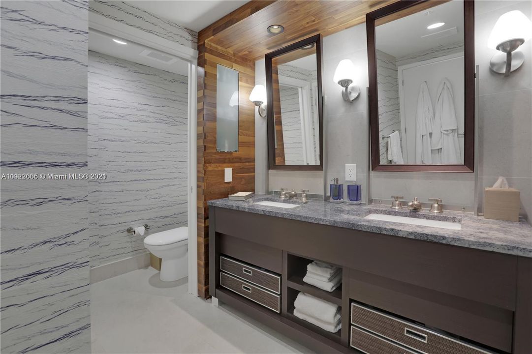 最近售出: $1,100,000 (2 贝兹, 2 浴室, 1280 平方英尺)