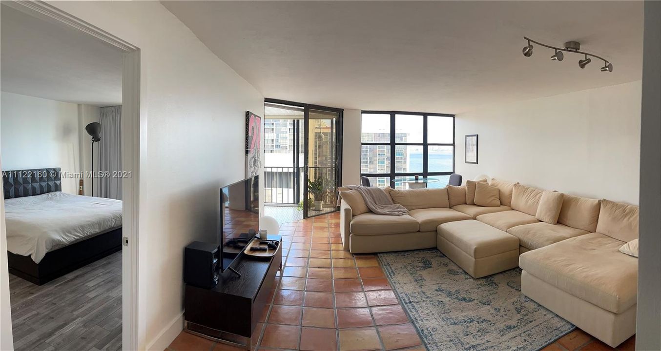 Recently Sold: $395,000 (1 beds, 1 baths, 1005 Square Feet)