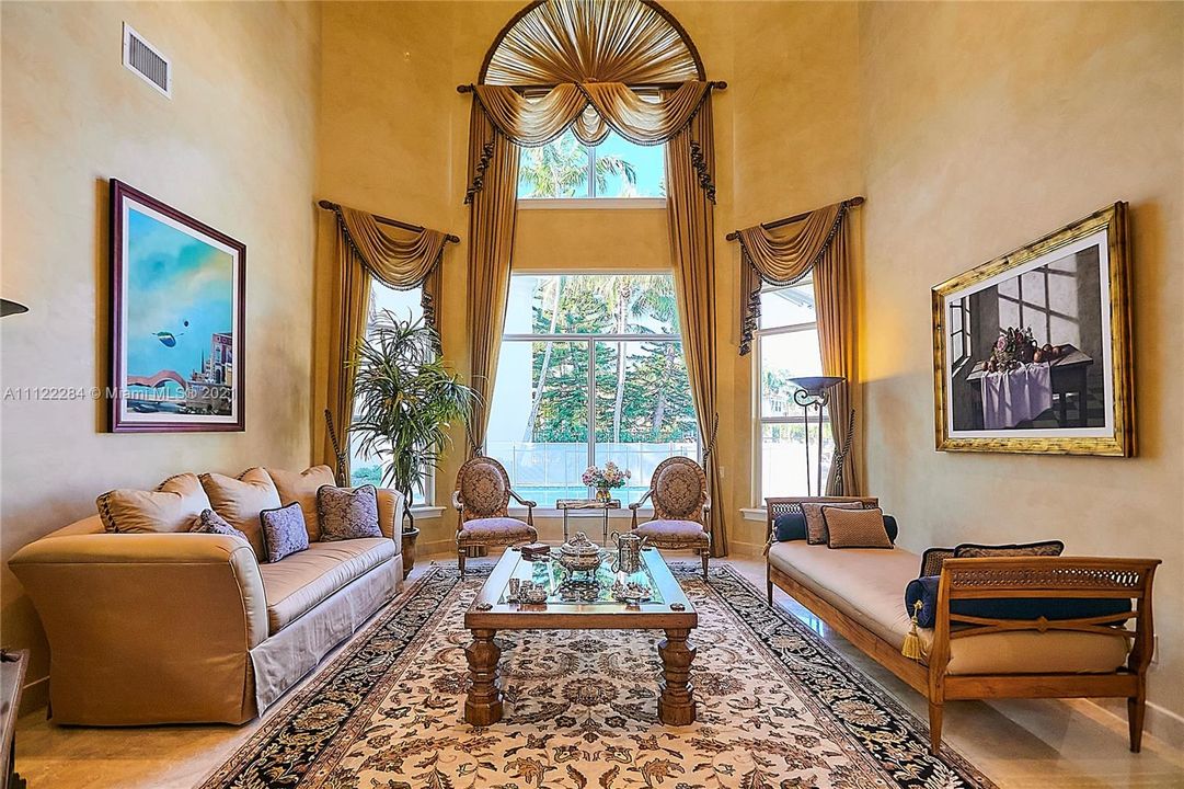 Recently Sold: $3,300,000 (5 beds, 5 baths, 4946 Square Feet)
