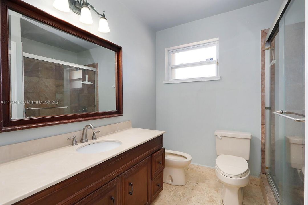 最近售出: $919,000 (6 贝兹, 4 浴室, 3285 平方英尺)