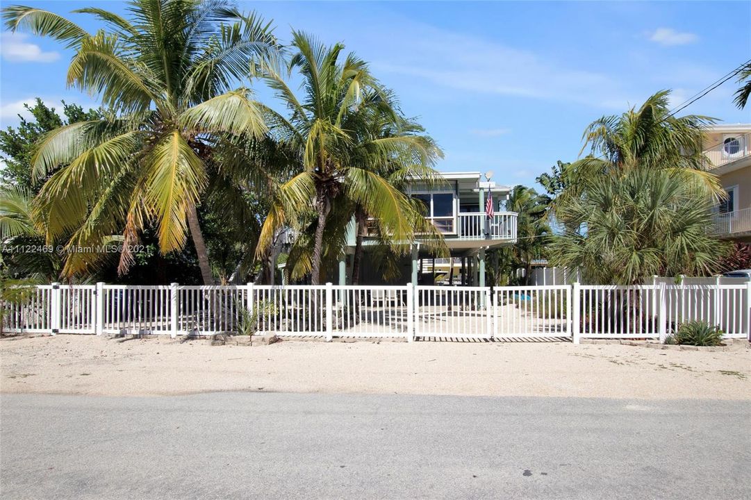 Recently Sold: $899,999 (2 beds, 2 baths, 1181 Square Feet)