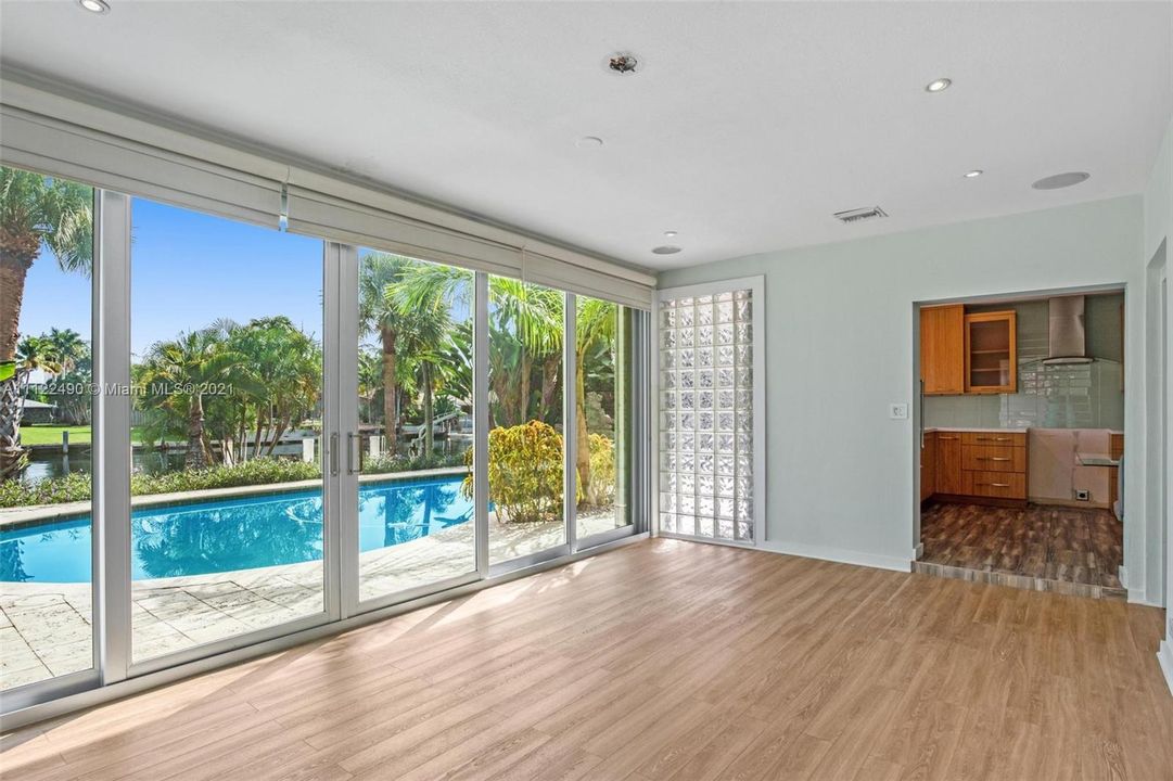 Recently Sold: $2,550,000 (3 beds, 3 baths, 2278 Square Feet)