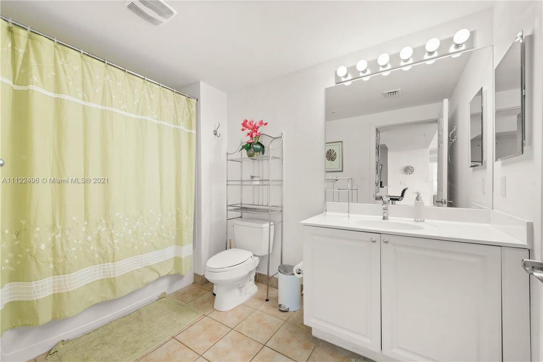 最近售出: $535,000 (3 贝兹, 2 浴室, 1329 平方英尺)