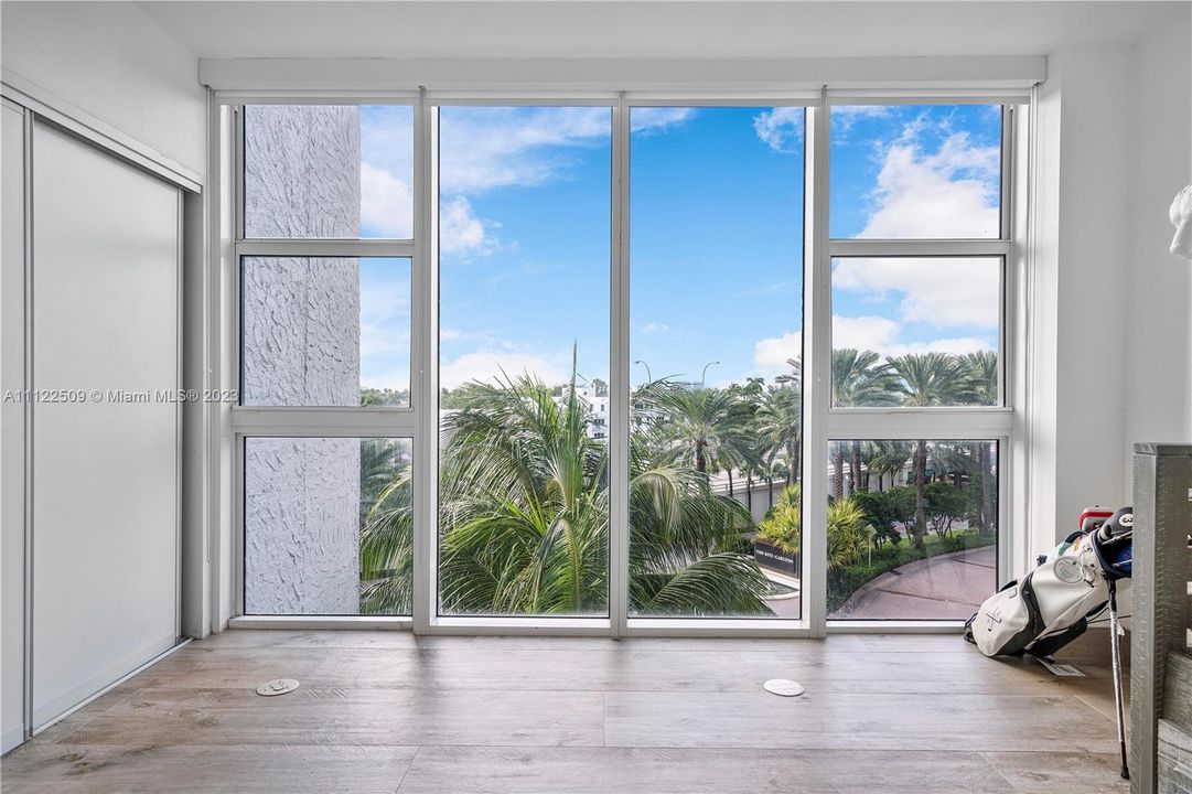 Recently Sold: $1,550,000 (2 beds, 2 baths, 1462 Square Feet)
