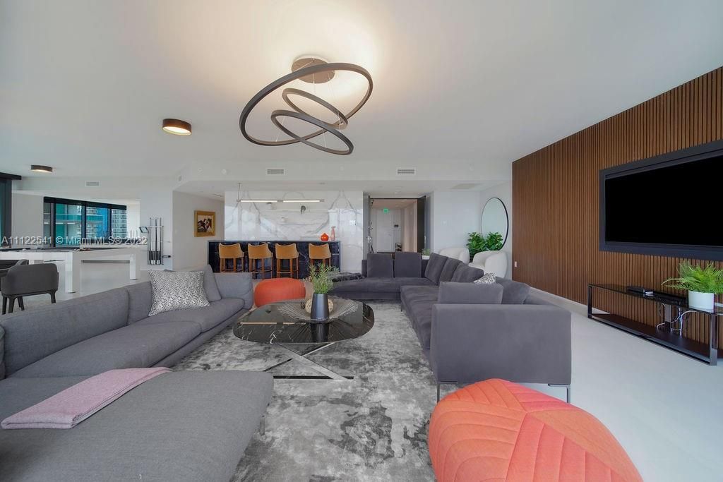 Recently Sold: $6,799,000 (4 beds, 5 baths, 4600 Square Feet)