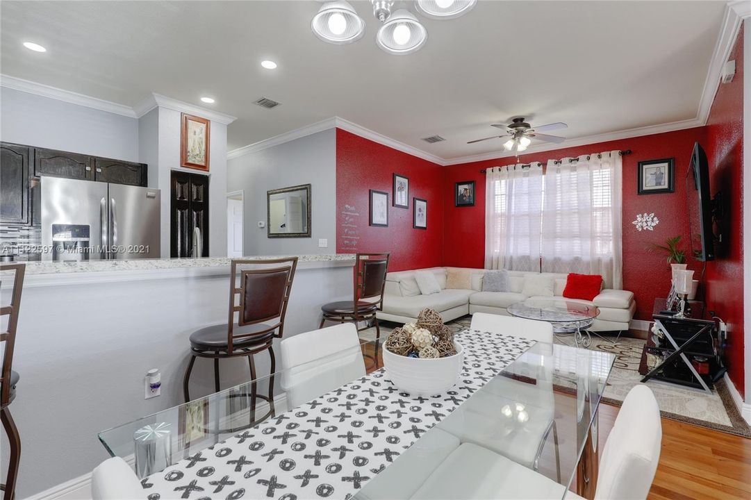 Recently Sold: $265,000 (2 beds, 2 baths, 1036 Square Feet)